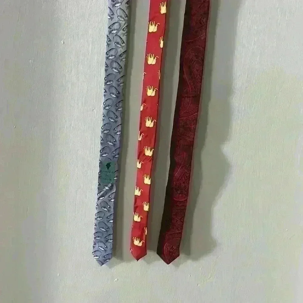 Men tie bundle